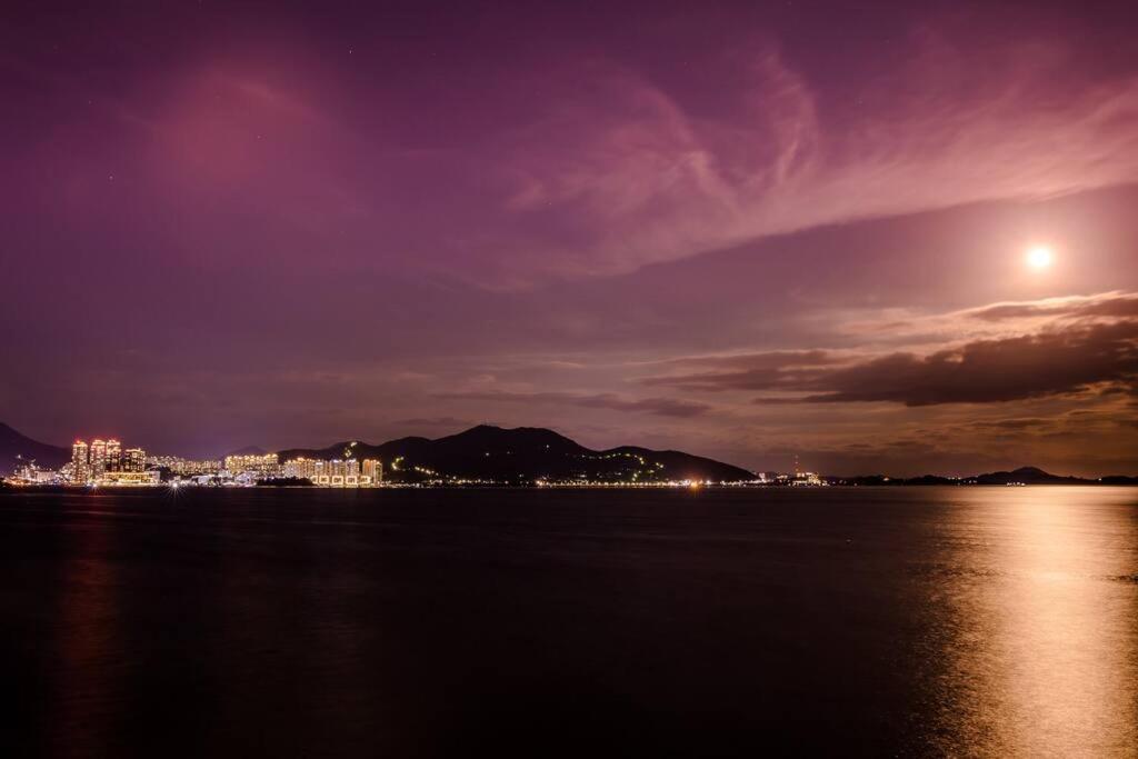 The Castle Ocean Marina Double Suite Yeosu Exterior foto